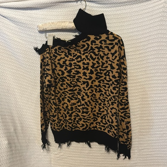 Lover and friends brand leopard sweater, cold shoulder size extra small - Picture 5 of 7